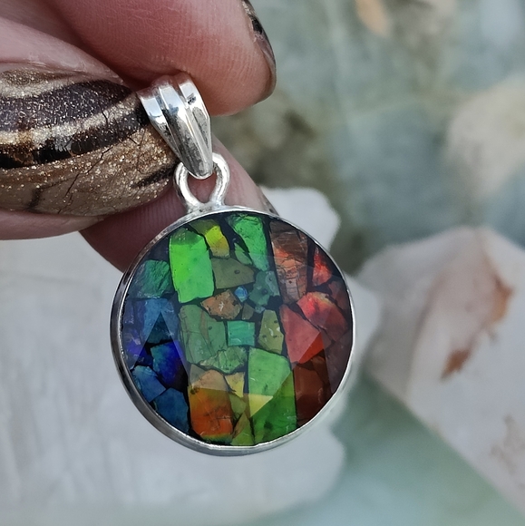 Canadian Ammolite & Sterling Silver pendant - Picture 3 of 12